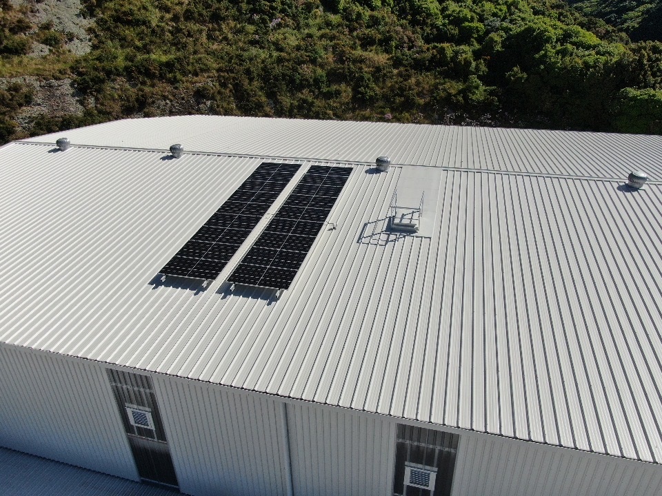 Solar panels at Kiwi self storge newlands 2