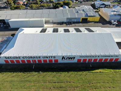 Solar panels at Kiwi self storge mopunt roskill 2